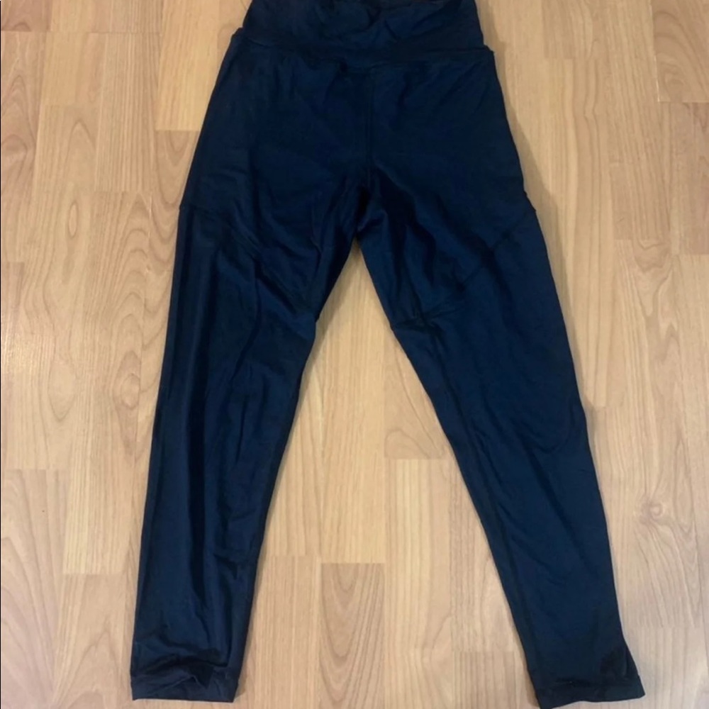 Ptula Lindsay black leggings size medium